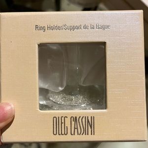Oleg Cassini Crystal Ring Holder 💍